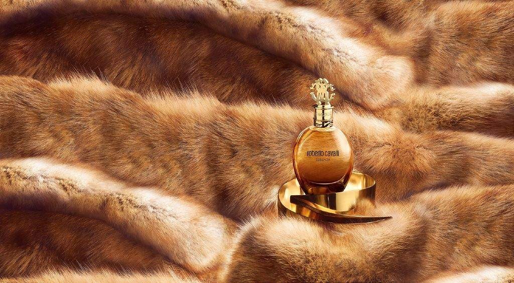resized_Roberto Cavalli-Essenza-packshot with background 1