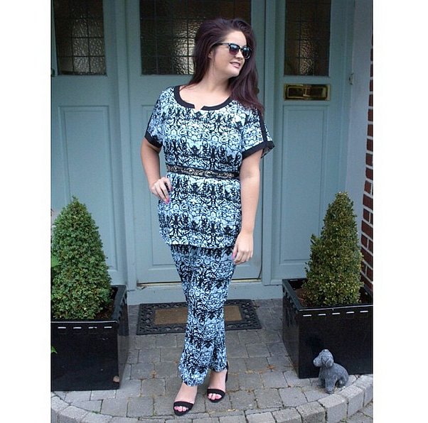 أطقم من قطعتين Jumpsuit  تحمل طبعات أنيقة3