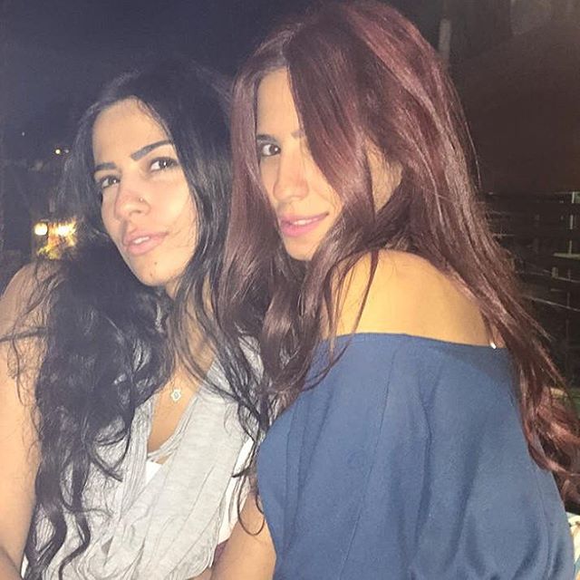 أميرة هاني مع أختها2