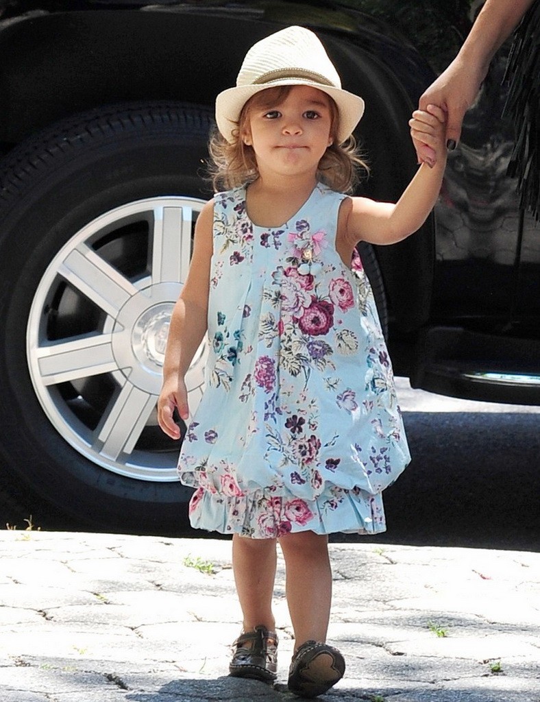 Camila Alves Takes Her Kids To The Zoo
