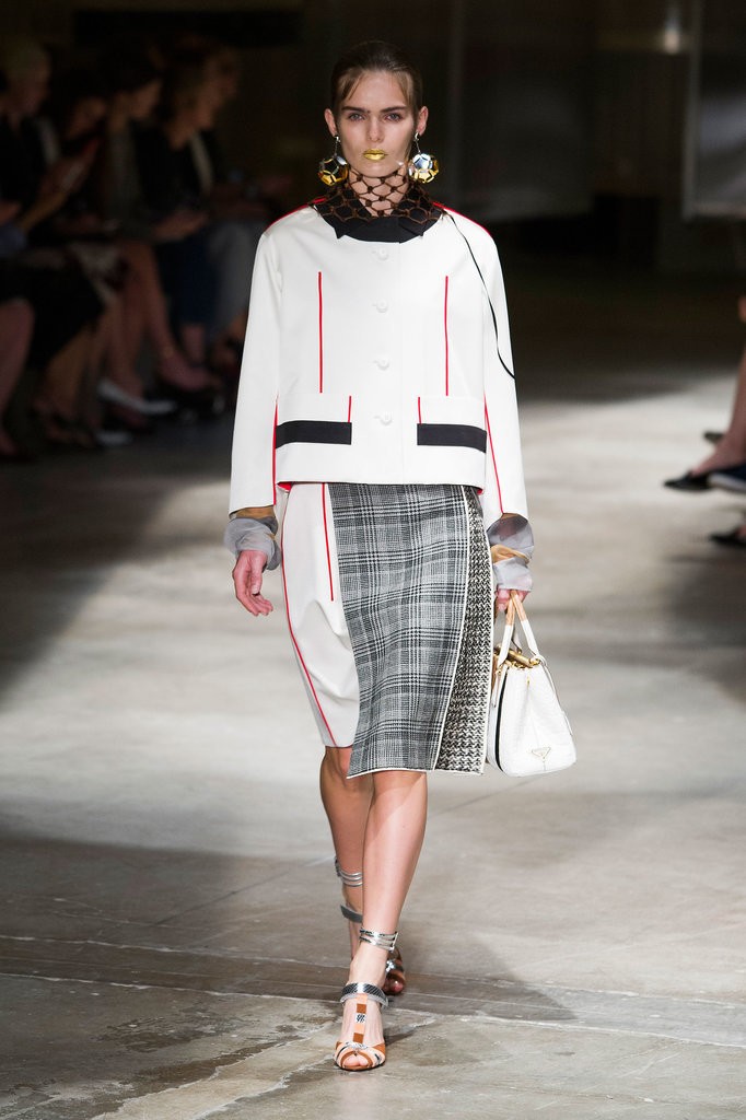 السترات التي تشبه شكل الصندوق من Prada