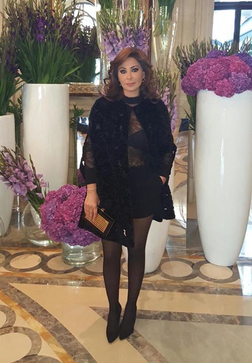 اليسا اختارت لوك أسود لحضور عرض أزياء ايلي صعب