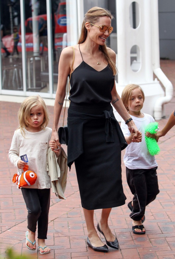 Angelina Jolie Takes Her Kids To Sydney Aquarium