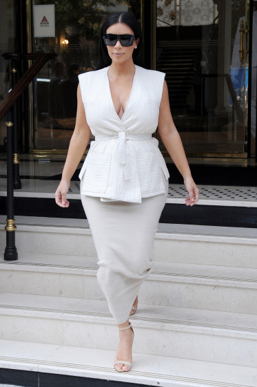 Kim Kardashian looks stunning in white as she starts her morning in Paris - Part 2 **USA ONLY**