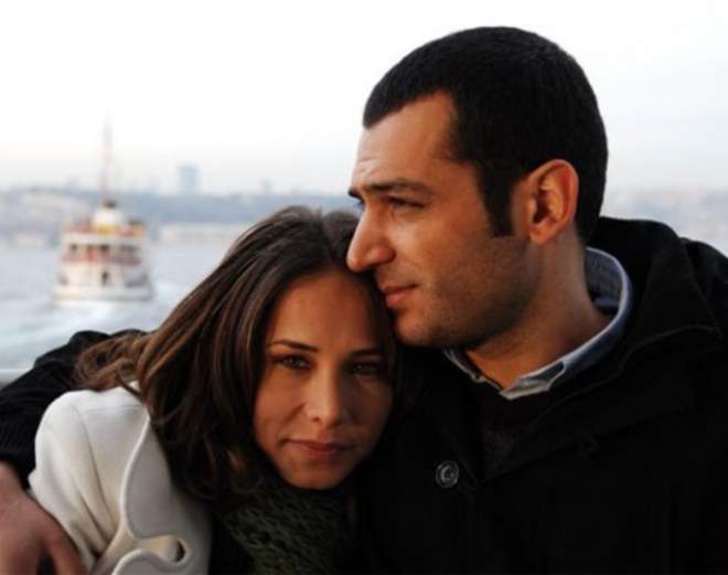 مراد يلدرم وزوجته