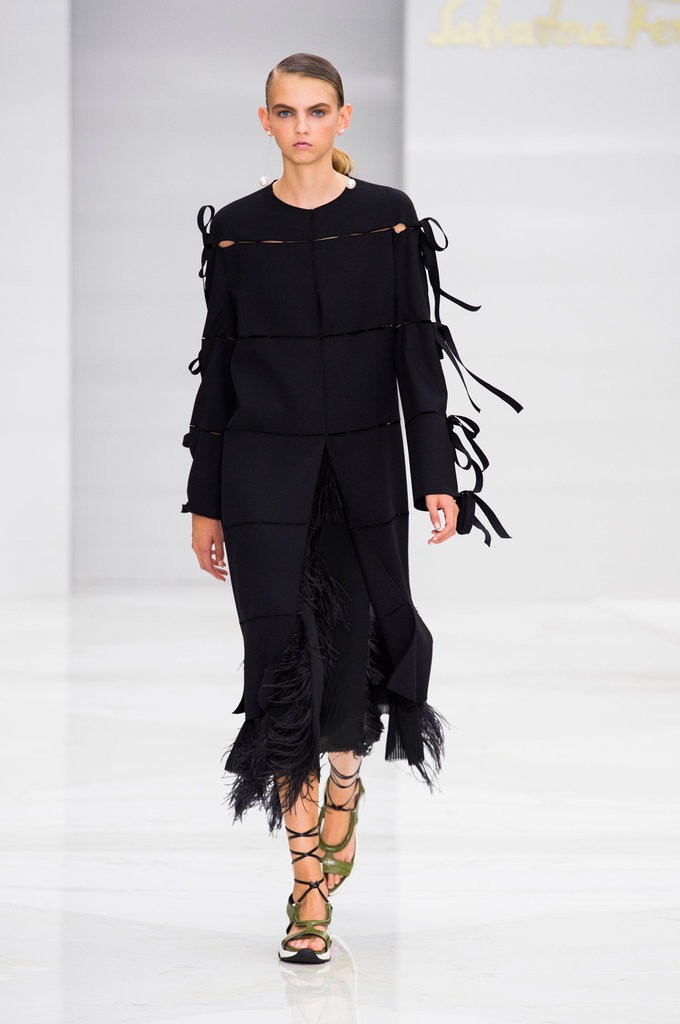 ملابس مزينة بشرائط مربوطة من Salvatore Ferragamo