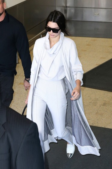 Sisters Kendall Jenner and Kylie Jenner arrive in Sydney **USA ONLY**