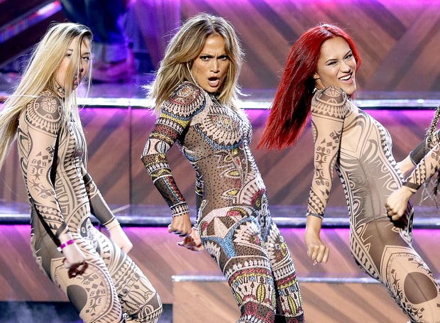 jlo-dancers-zoom-9e61ddac-3d21-47f4-9629-90f4c64c02b9