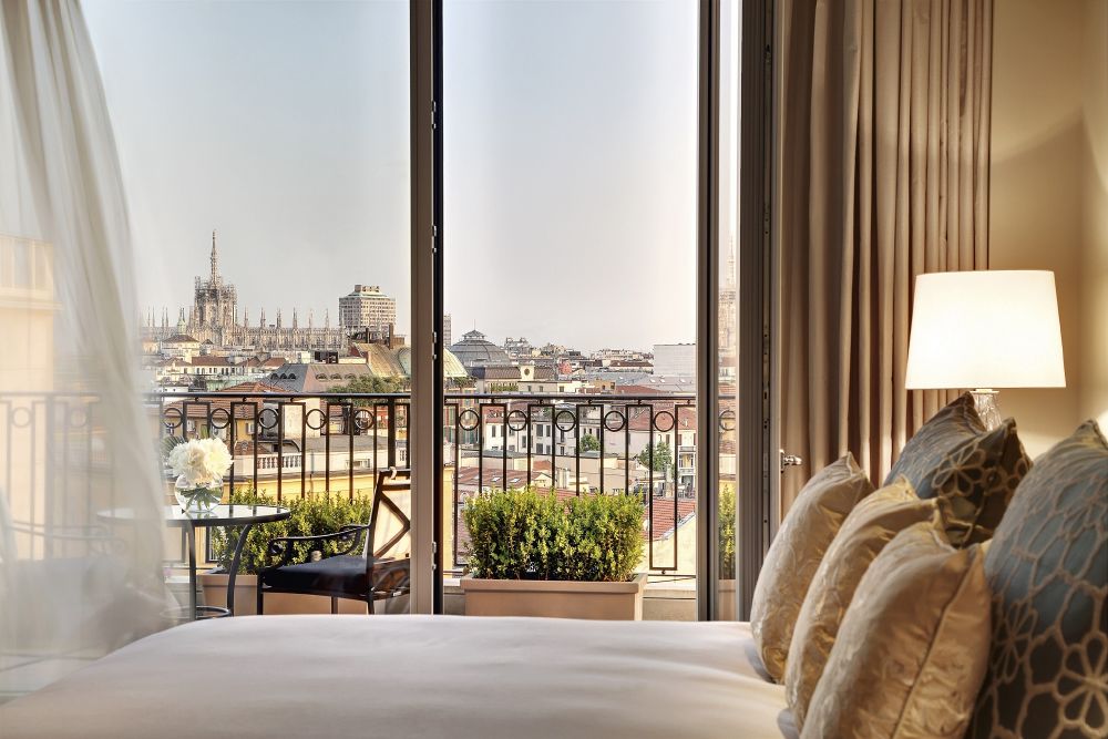 resized_Palazzo Parigi Hotel, Presidential Suite, Master Bedroom_detail