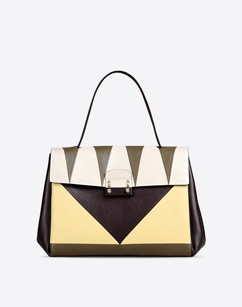 برج الجوزاء حقيبة من ماركة Valentino