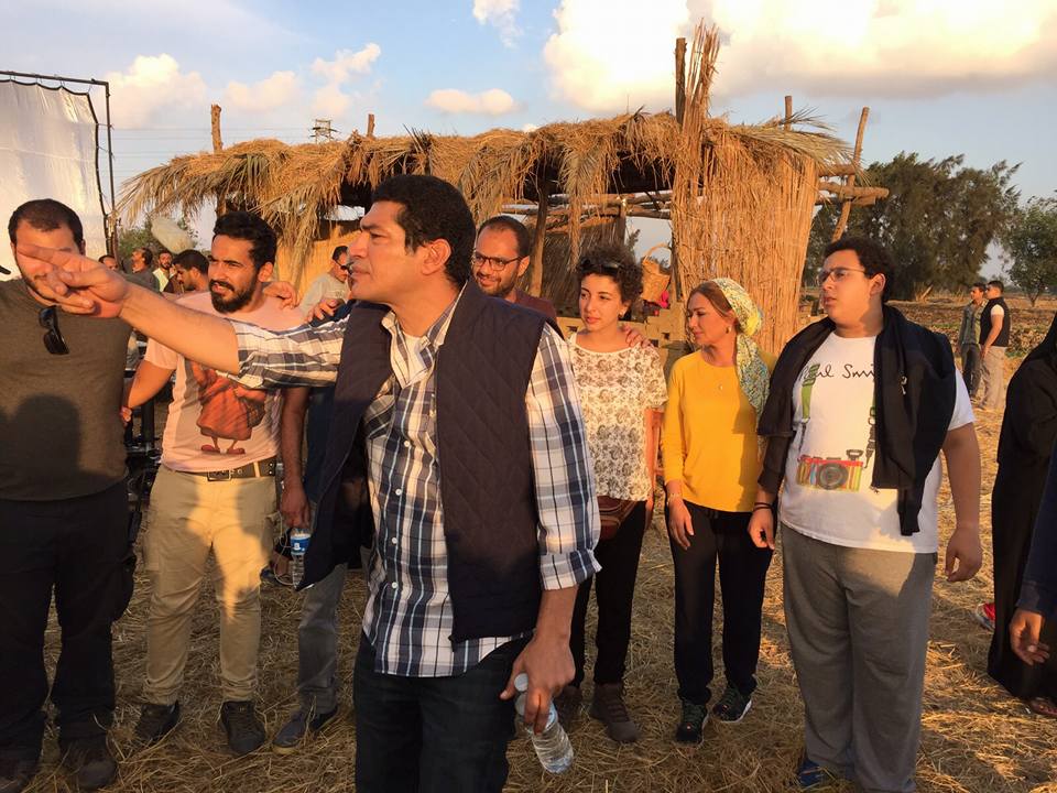 ليلى علوي وابنها خالد في كواليس الماء والخضرة والوجه الحسن1