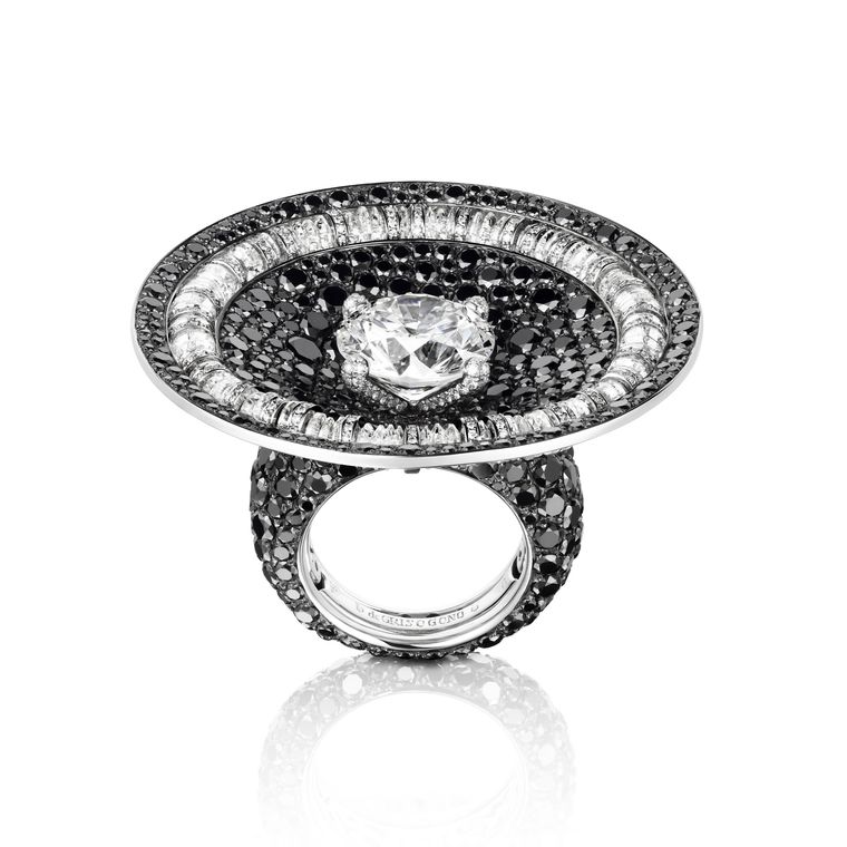 de_grisogono_black_and_white_diamond_cocktail_ring