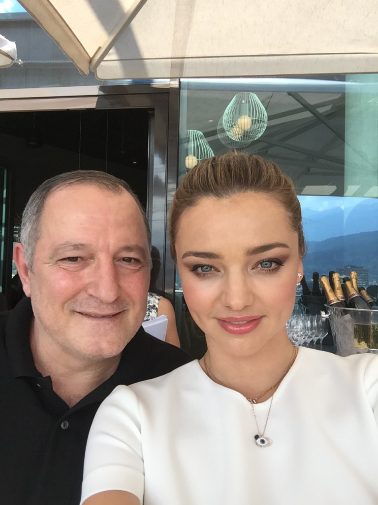 عدنان الكاتب في صورة سيلفي مع النجمة العالمية ميرندا كير