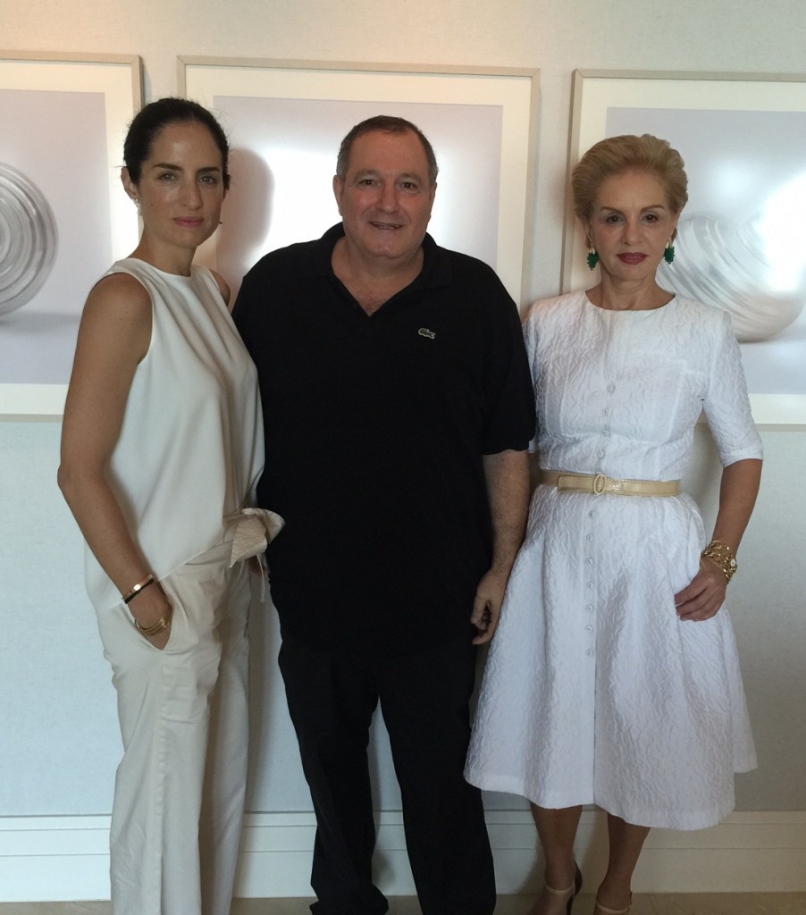 عدنان الكاتب مع كارولينا هيريرا وابنتها