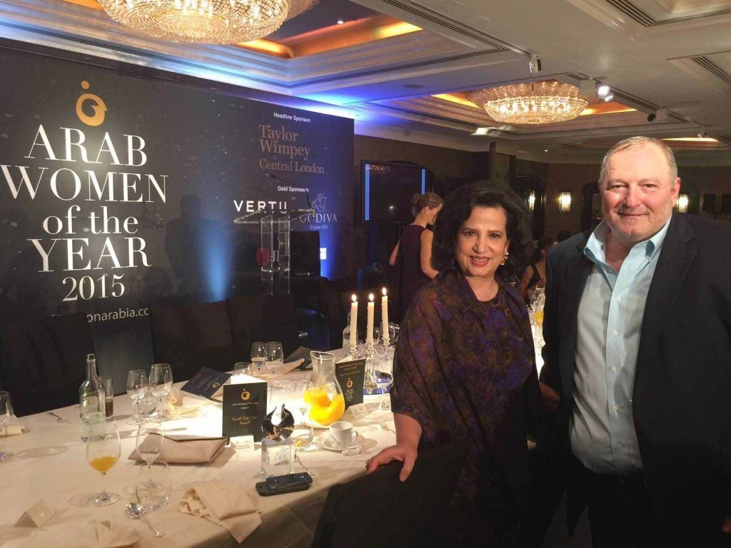 ـ الشيخة مي آل خليفة وعضو لجنة التحكيم عدنان الكاتب