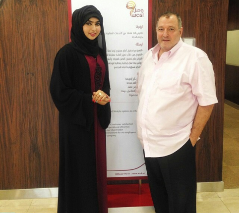 عدنان الكاتب مع سيدة العقارات زينب محمد