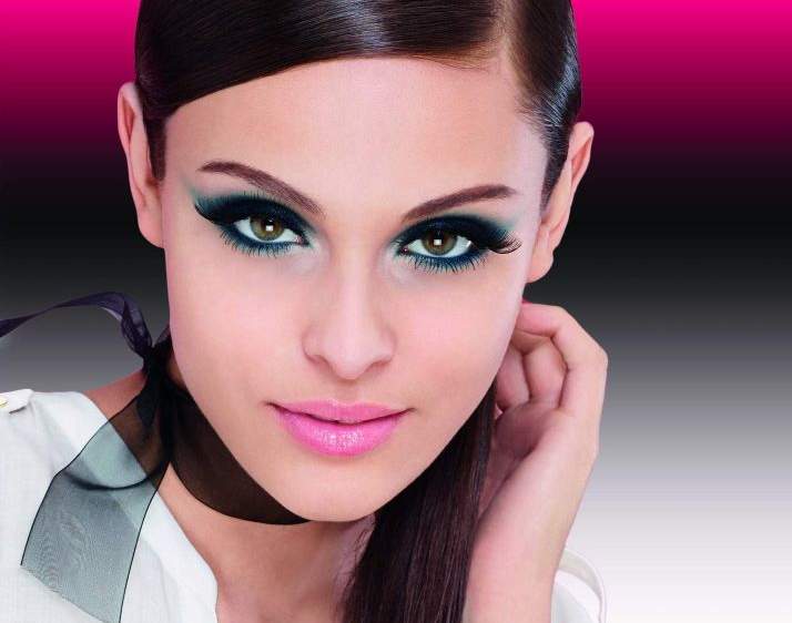 resized_Bourjois - Lash Beauty Guide - model shot with background