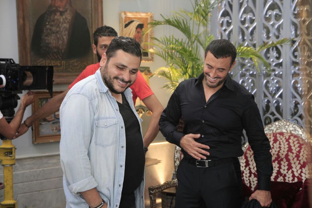 فيديو وصور.. القيصر يطلق كتاب الحب مشاهير