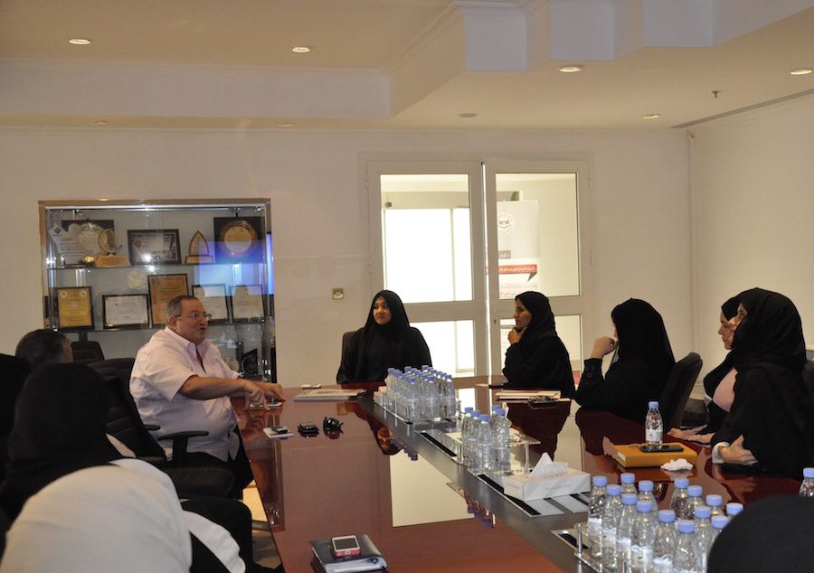 resized_محاور المشاهير في جلسة نقاش مع الأكاديميات بحضور مديرة الجامعة