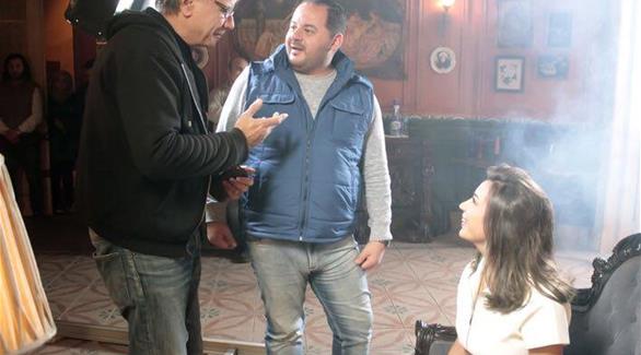 جنات مع المخرج فاروق إسماعيل قبل التصوير (المصدر)