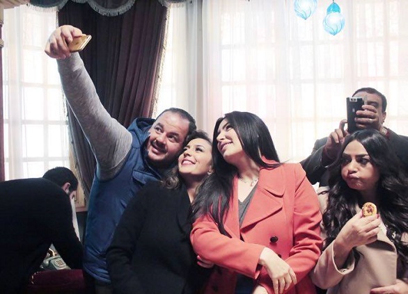 جنات وصورة سيلفي مع إسماعيل فاروق وعبير صبري وسلوى خطاب