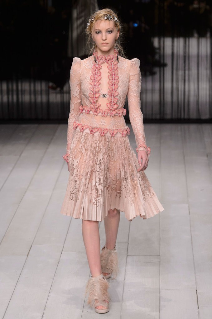 Alexander-McQueen-AutumnWinter-2016 (14)