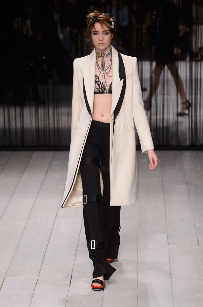 Alexander-McQueen-AutumnWinter-2016 (15)