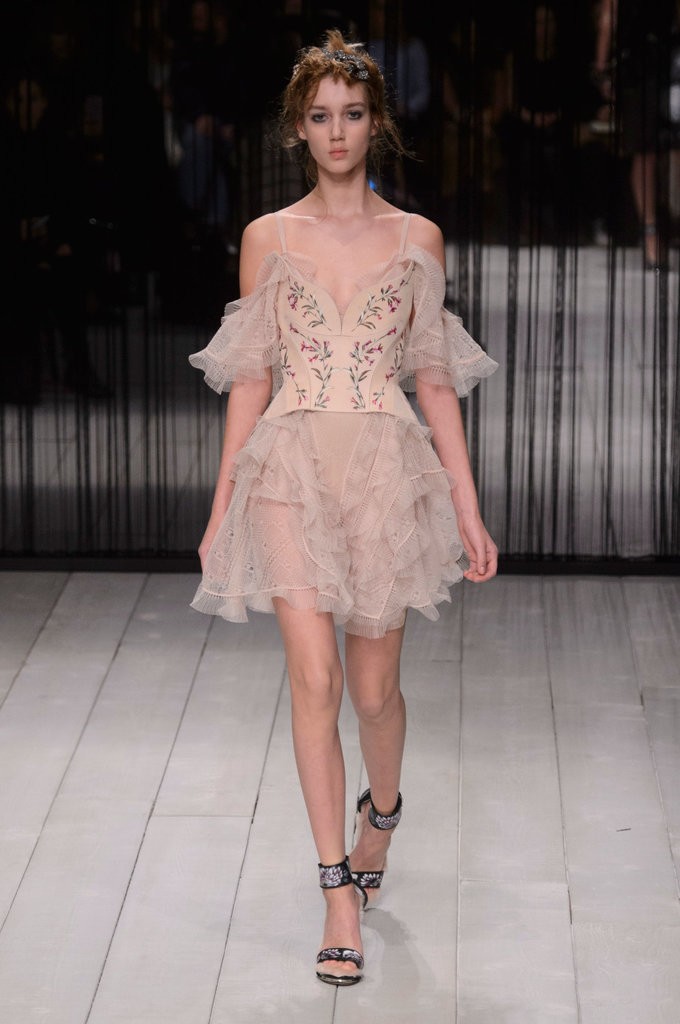 Alexander-McQueen-AutumnWinter-2016 (22)