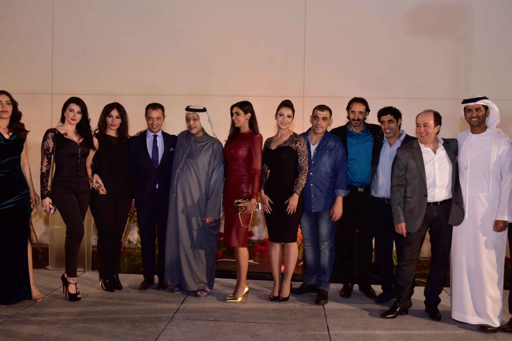 resized_صورة جماعية لابطال العمل