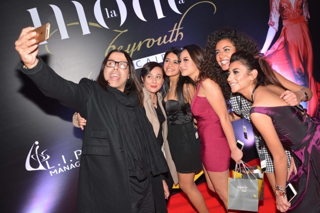 مصمم الازياء سوشا مع الجميلات