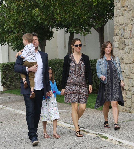 ben-affleck-jennifer-garner-easter-sunday-reunion-9