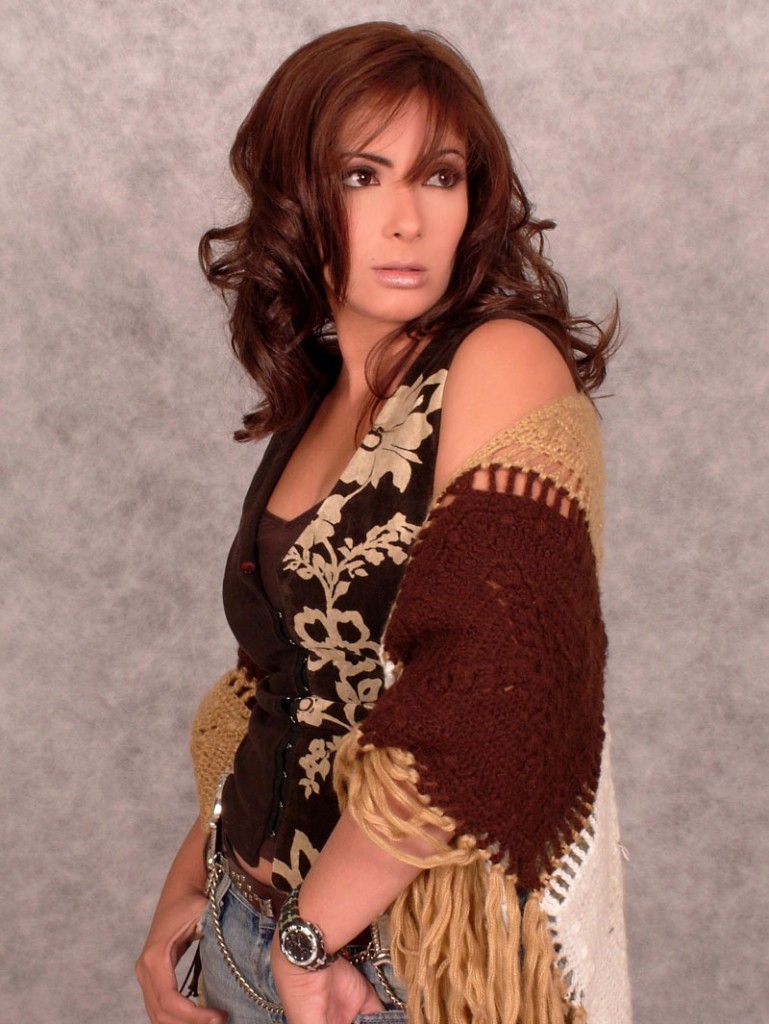 mona-zaki1