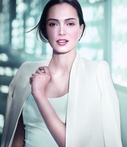 resized_Clarins_White Plus Tri Intensive Brightening Serum_Model 1