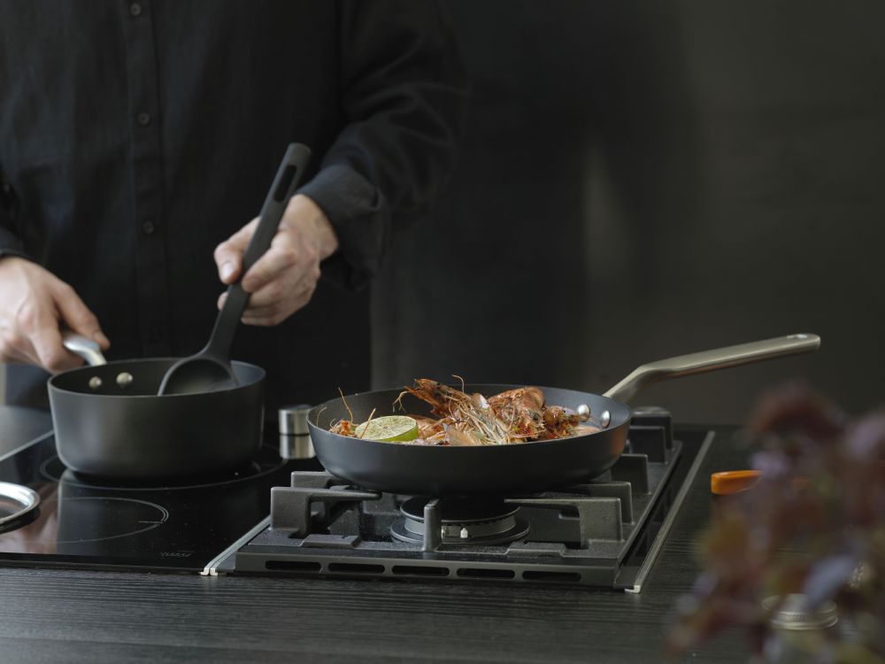 resized_Fiskars_Action_Rotisser_Saucepan_Fryingpan