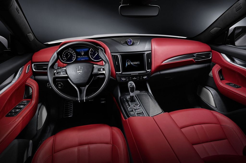 resized_Maserati-Levante-cabin-01