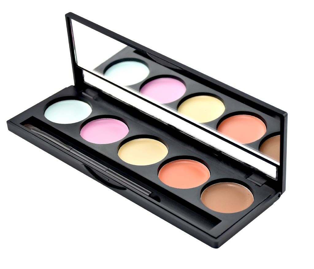 resized_lipstick-palette-price-60-aed-colored-1