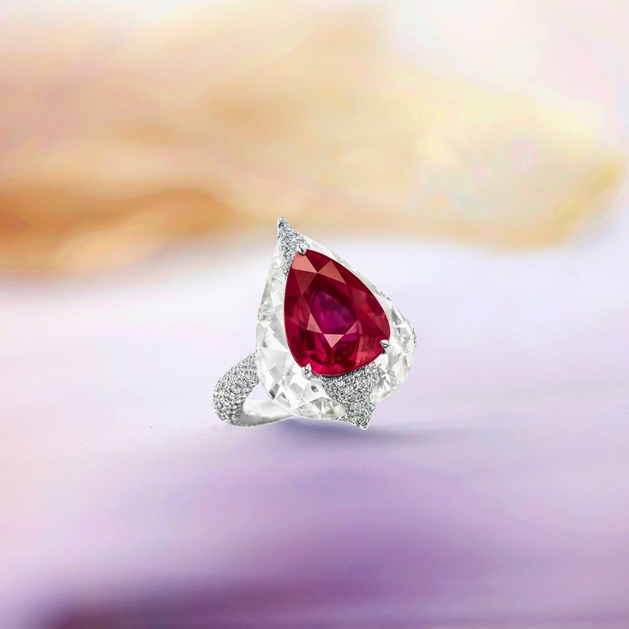 resized_تمازج رائع بين الروبي والالماس في هذا الخاتم من Boghassian