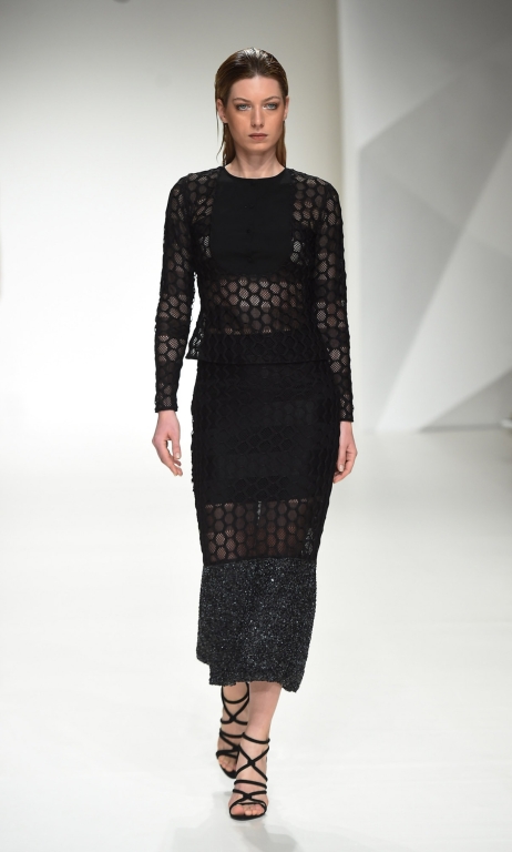 3-dima-ayad-fashion-forward-season-6-dubai-ready-to-wear-collection-autox768