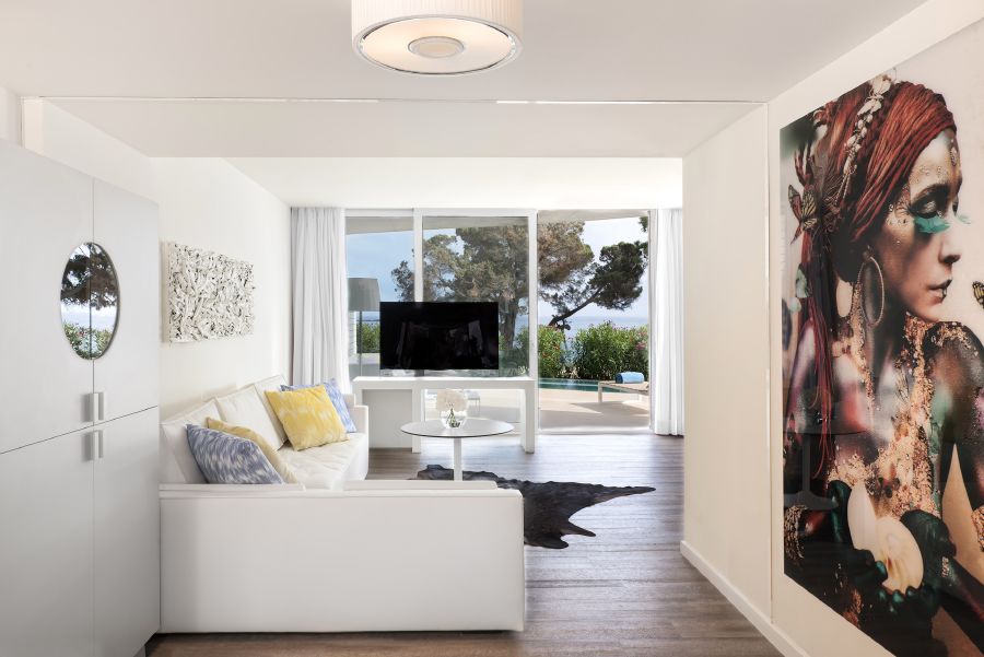 resized_21ME_Ibiza-PertsonalitySuiteRoom_SuiteME