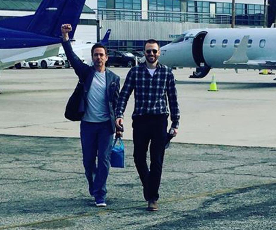 1464123886204_chris-evans-robert-downey-jrplaneS
