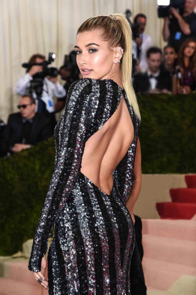 resized_HaileyBaldwin_in_TommyHilfiger