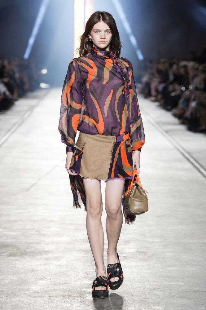 resized_Versace Women_SS16_Look 39