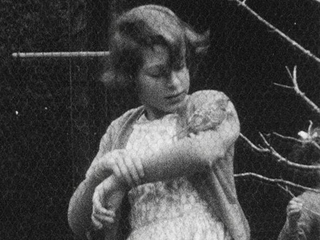 إليزابيث الثانية (2)