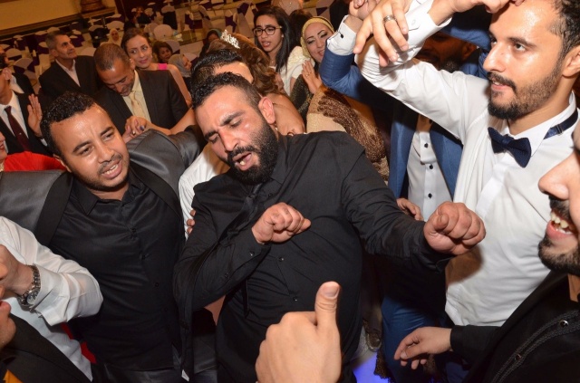 عمرو و احمد سعد يحتفلان بزفاف شقيقتهما (1)
