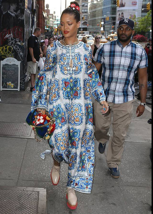 394849-ريحانه-تثير-الجدل-بالقفطان-950x0-2