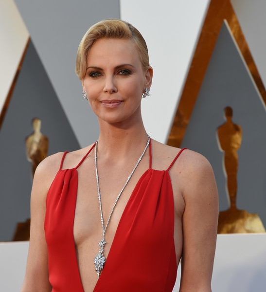 Charlize+Theron+Pendant+Necklaces+Diamond+harry winston