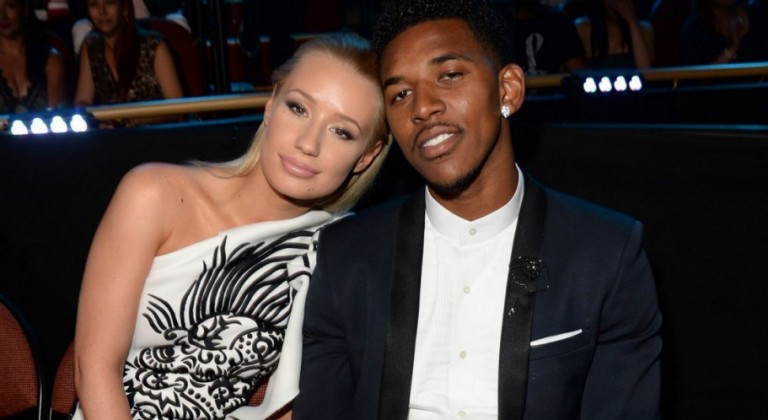 إيغي أزاليا ولاعب السلة نيك يونغ (2)