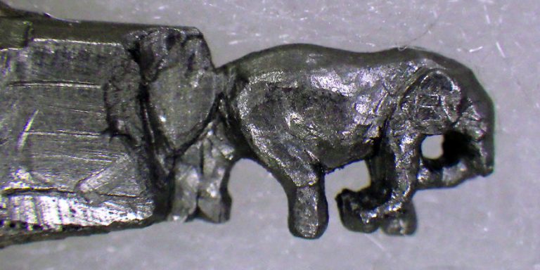 هياكل للافيال باقلام الرصاص (18)