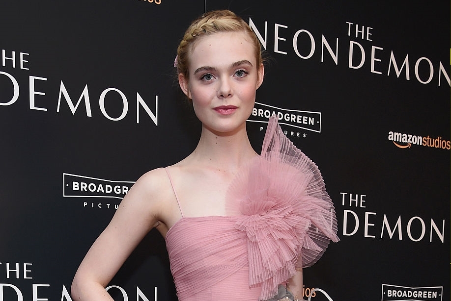 إذا كنت تبحثين عن مكياج انثوي رقيق وجذاب للعروس في يوم حفل زفافها فإن المكياج الذي ظهرت به إيل فانينغ