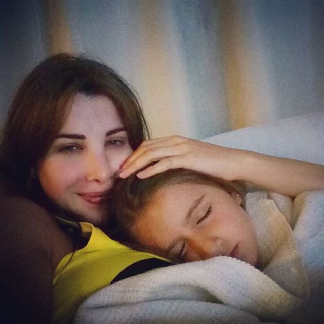 ابنة نانسي عجرم نائمة في حضنها